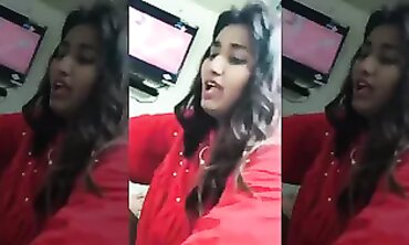 Swathi Hub Gets a Glowing Outdoor Blowjob