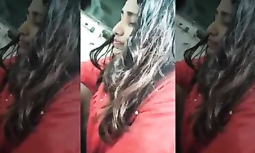 Swathi Hub Gets a Glowing Outdoor Blowjob