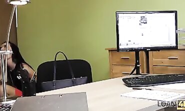 LOAN4K: Los padres envían fotos caras pero no dinero