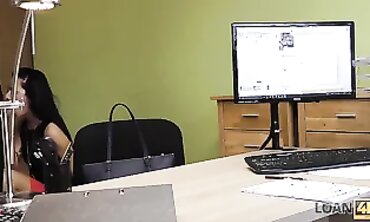 LOAN4K: Los padres envían fotos caras pero no dinero