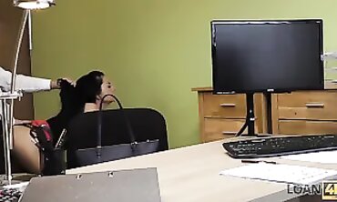 LOAN4K: Los padres envían fotos caras pero no dinero