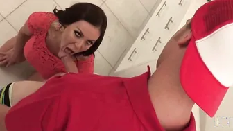 Kendra Lust Gets Plowed by Delivery Guy for Tips