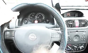 Riskante Autofahrt: POV Sex mit Brünetten Amateur