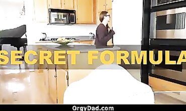 Teenage Stepsister's First Time Riding Dad's Big Dick - SEXY TEEN COUPLE