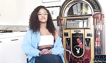 Scarlet Scarlett Live Public Solo Show
