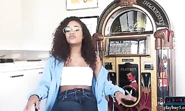 Scarlet Scarlett Live Public Solo Show