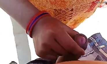गांव की लड़की दीवार के पीछे जबरदस्त सेक्स करती है