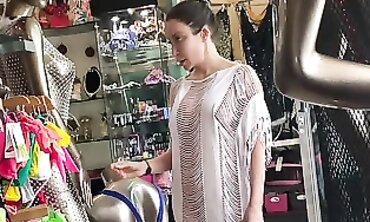 IndyLolita Shops in Bikini in Cancun