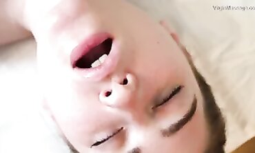 Cili Gets an Orgasmic Oil Massage from Bombshell