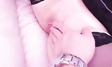 Honey Gets Her Juicy Pussy Eaten and Fingered