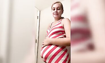 Pregnant Redhead Buggie6000 Jerks Her Belly