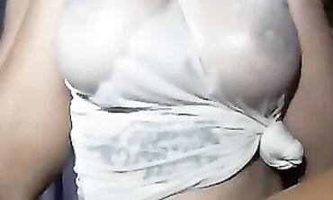 Persian Milf Persian_Gaya Gets Her Blouse Soaked