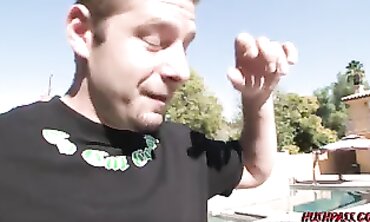 Syndee Jennings Takes a Monster Cock and Gets Cumshot