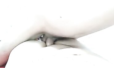 لي عاوز ينيك مراتي معاي يطلب بالتعليق