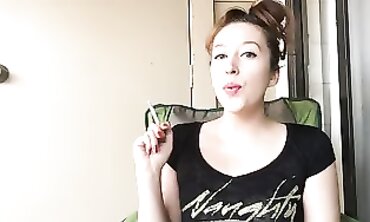 Hot Babe Teasing & Sensually Fucks Her Boyfriend's Big Dick Outside in Public