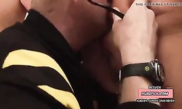 Deutsche Oma rasiert sich voll mit dem Klempner