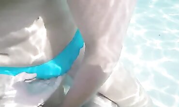 Compilation Hot de Branlettes Publiques d'une Salope Blonde