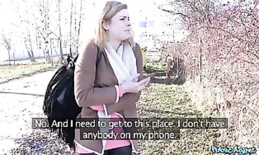 Chrissy Fox Gives a Public Blowjob and Rough Outdoor Fuck