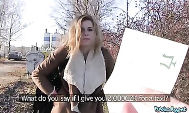 Chrissy Fox Gives a Public Blowjob and Rough Outdoor Fuck