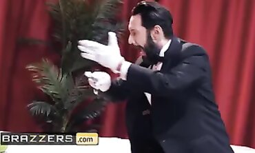 Thicc Housewife Luna Starlet Seduces The Magician