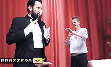 Thicc Housewife Luna Starlet Seduces The Magician
