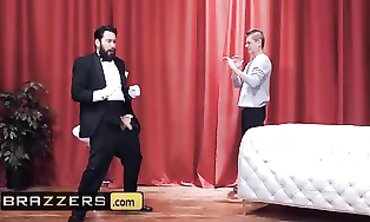 Thicc Housewife Luna Starlet Seduces The Magician