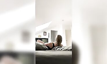 Passion MILF Masturbates With Vibrator Before Work