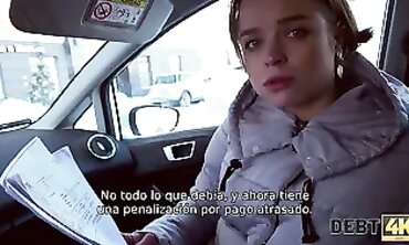 DEBT4k: La chica con un préstamo pide una felación en público