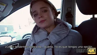 DEBT4k: La chica con un préstamo pide una felación en público