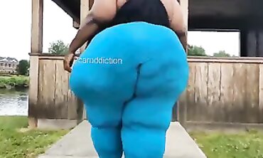 Huge African Ass On A Ramble