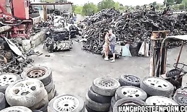 Fit Babe Gets Screwed in Her Booty at Junk Junction