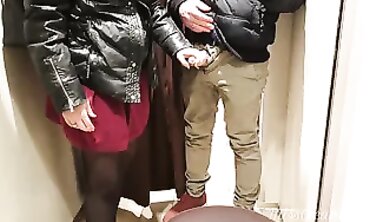 Risky Public Blowjob in Shopping Mall Dressing Room