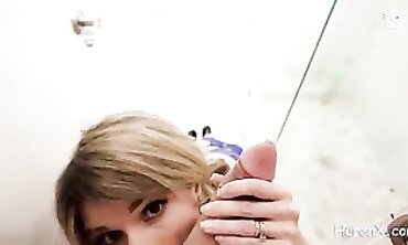 Cory Chase: Heiße Stiefmutter fickt mich vor der Arbeit