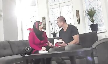 Hot Muslim MILF Kinderwhite Gets Pounded