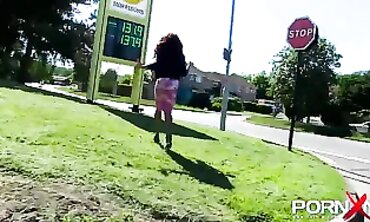 African Beauty Kinky Outdoor Peeing Compilation