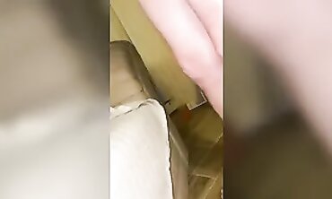 Freindly Stranger Helps Bride-to-be With Wedding Dress Malfunction