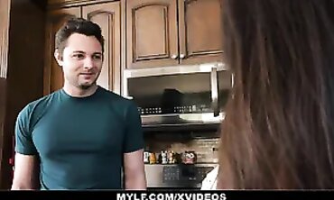 Mature Milf Teaches barely legal Stud How to Please A Woman - Erin Electra