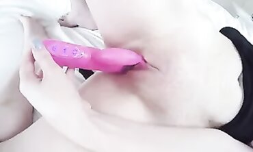 Hot Ebony Babe Uses Her Sex Toy to Orgasm