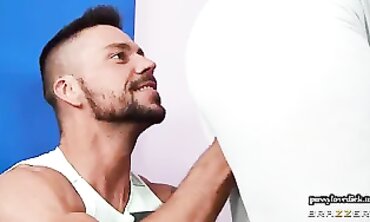 Fitness Guru Teaches You How to Get Ripped with Intense Workout