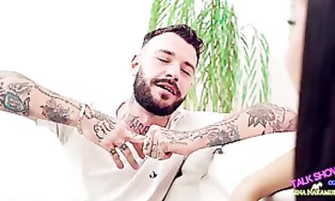 Lina Nakamura Interview - Talk Show Host Discusses Sexuality And Body Confidence" (Portuguese)