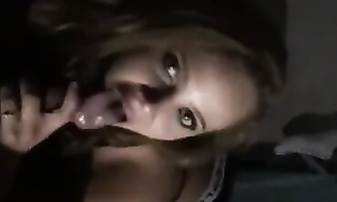 Popular-Instagrammer's Amateur WebCam Session with Over 1M Views