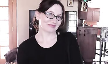 Mom's Hot Pants - Fitness Guru Teaches You How To Get A Perfect Ass