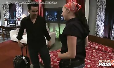 Gianna Michaels Gives an Intense Blowjob