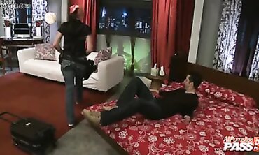 Gianna Michaels Gives an Intense Blowjob