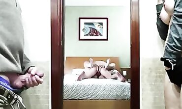 LEO NARDO Y SUS AMIGAS: Orgía Amateur con Grandes Pechos