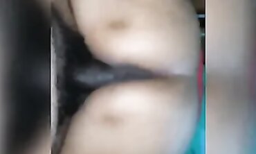Sri Lankan MILF Piyumi Hansamali Gets Plowed and Cums Hard