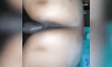 Sri Lankan MILF Piyumi Hansamali Gets Plowed and Cums Hard