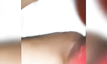 Sri Lankan MILF Piyumi Hansamali Gets Plowed and Cums Hard