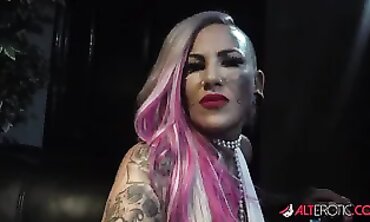 Tattooed Evilyn Masturbates With Vibrator