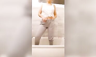 Minxycee Squirts and Pees in a British Fetish Scene